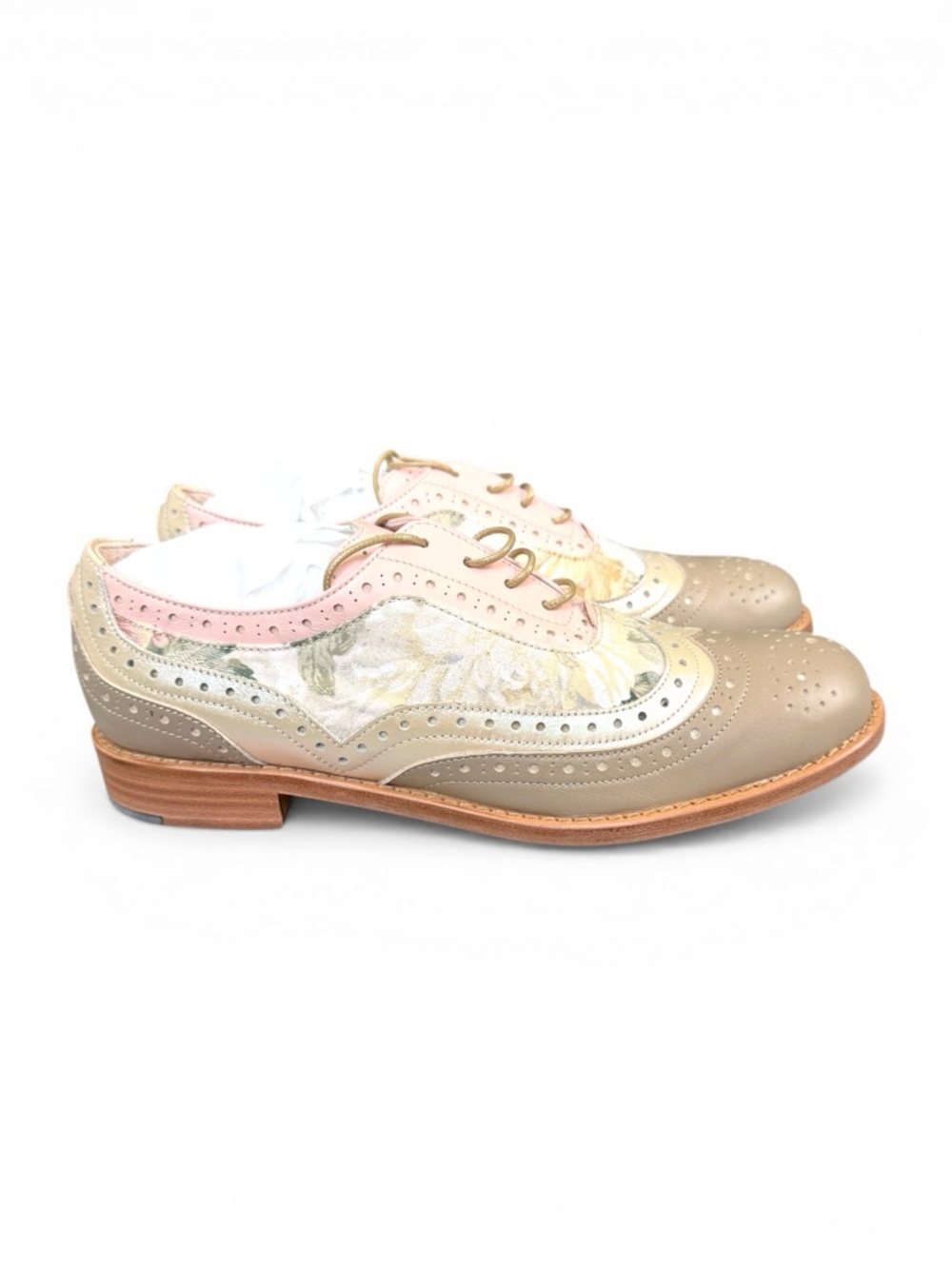Floral Panel Leather Wingtip Loafers in Beige & Gold